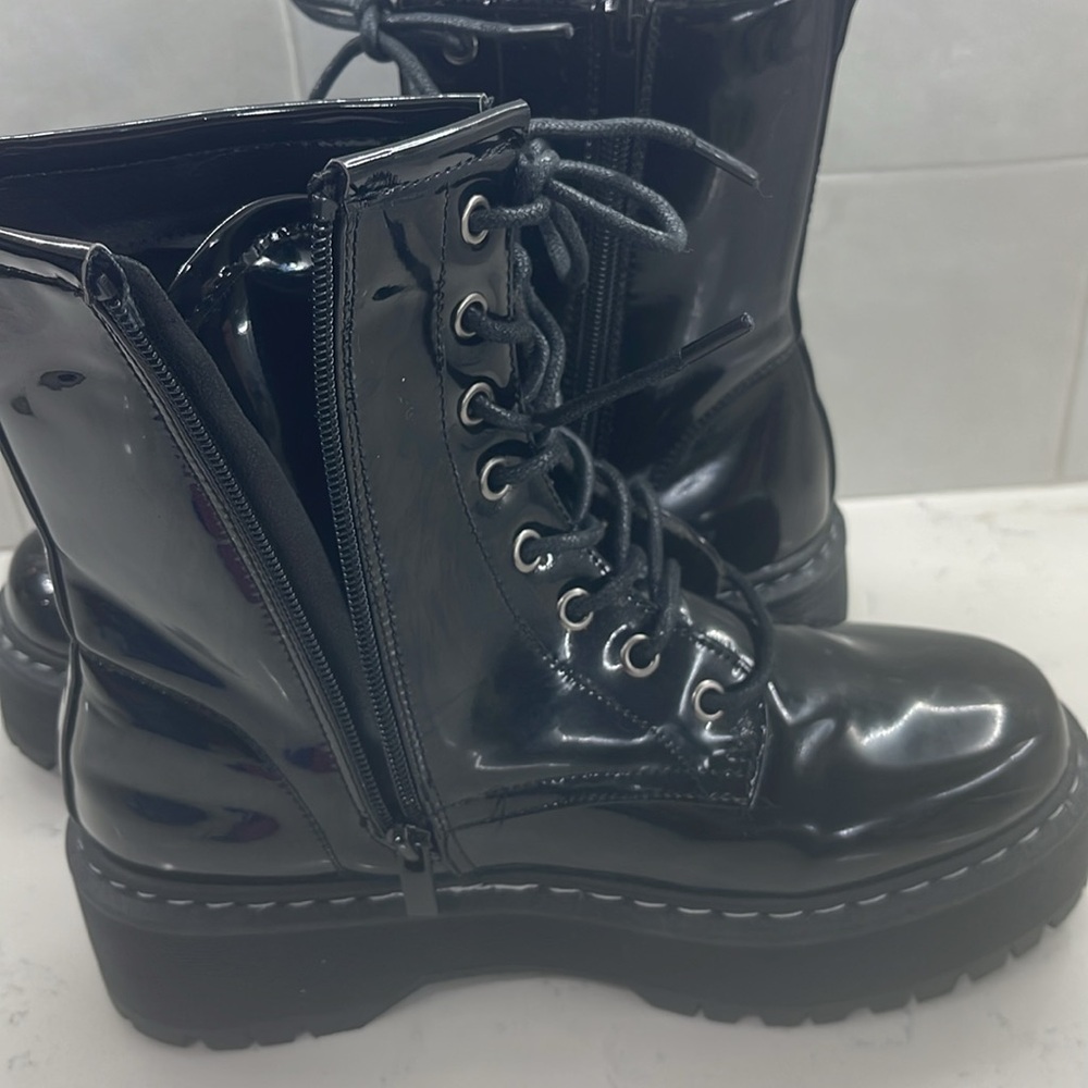 Women Combat platform combat boots  Lace up with side zippers Black size 8